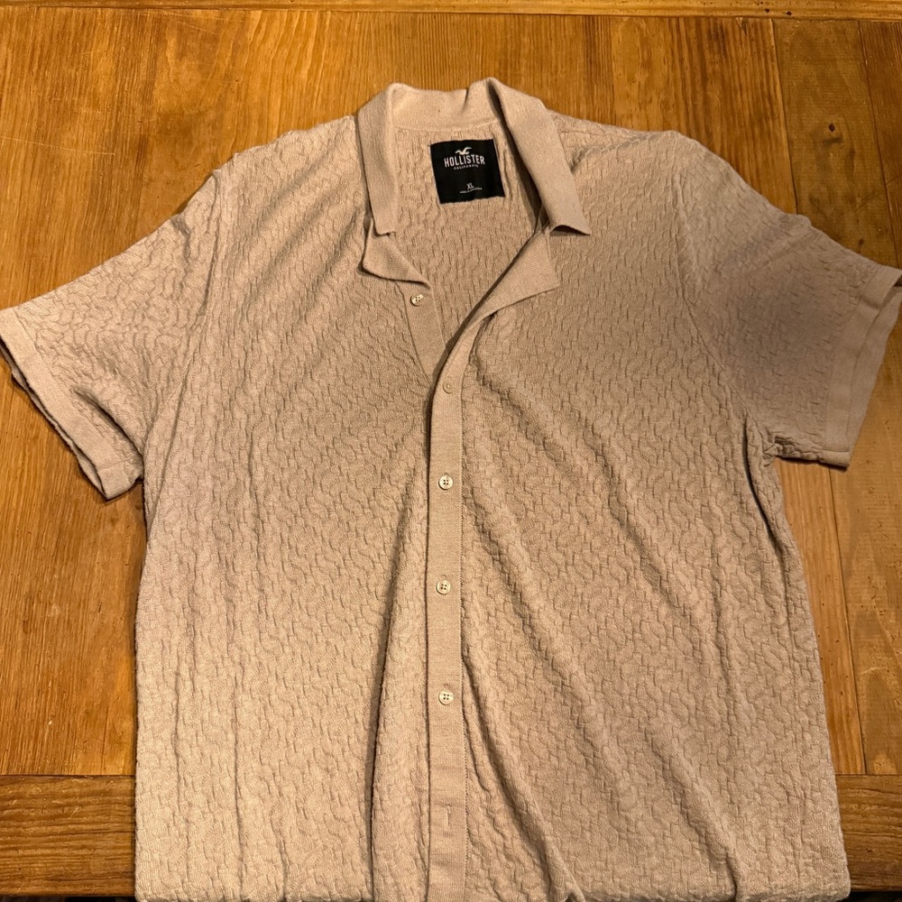 Hollister Men's Beige knit Short Sleeve Shirt